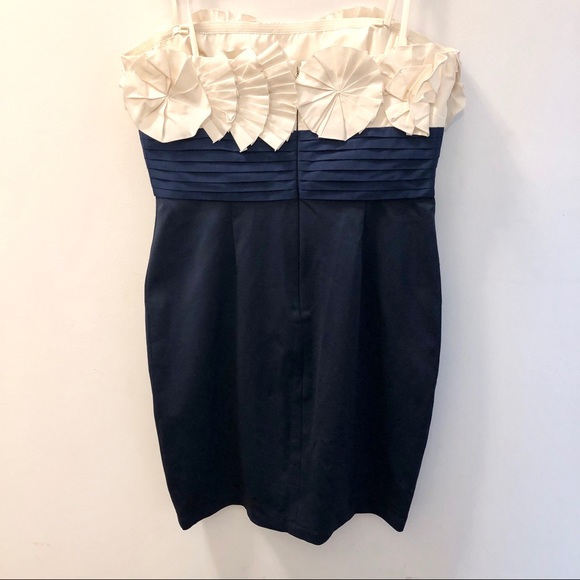 BCBG CARBON body con Strapless Dress - 10 - Picture 4 of 4